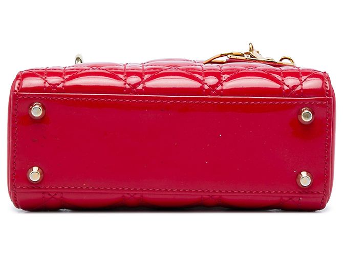 Lady Dior mini in vernice cannage rosso di Dior - vista 3