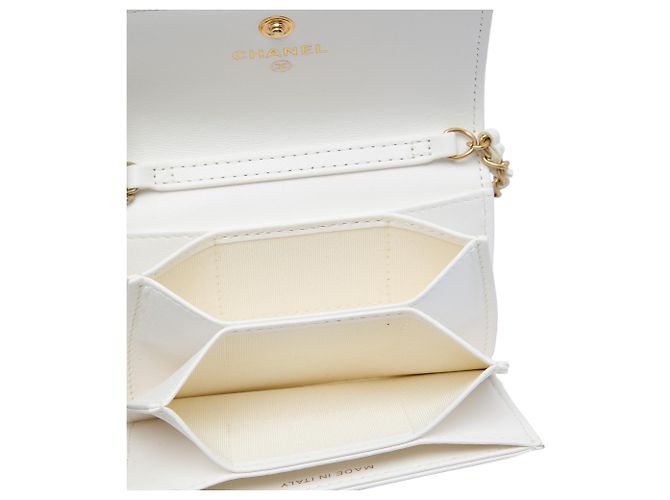 Tarjetero Chanel Romance en piel de cordero acolchada blanco con cadena - vista 4