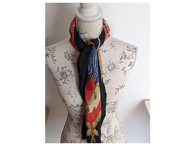Carré Hermès Liberté Égalité Fraternité Foulard Seta 90cm Nero Bianco Rosso Blu Gold hardware - vista 9