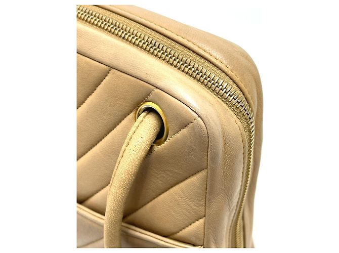 Borsa Chanel Coco Mark Charm V-Stitch Chevron Beige - vista 11