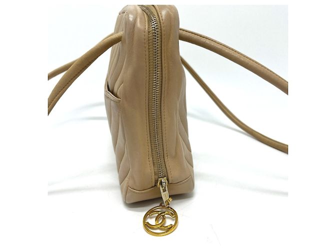Borsa Chanel Coco Mark Charm V-Stitch Chevron Beige - vista 4