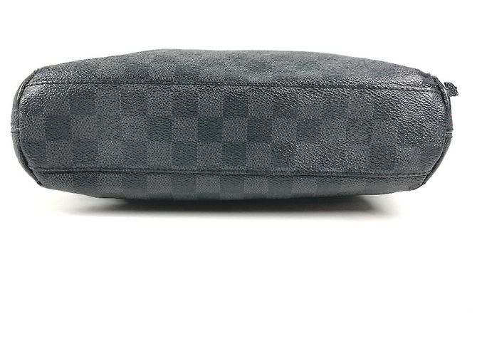 Borsa a tracolla Louis Vuitton Damier Graphite Mick PM Nero - vista 15