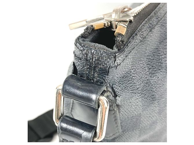 Borsa a tracolla Louis Vuitton Damier Graphite Mick PM Nero - vista 3