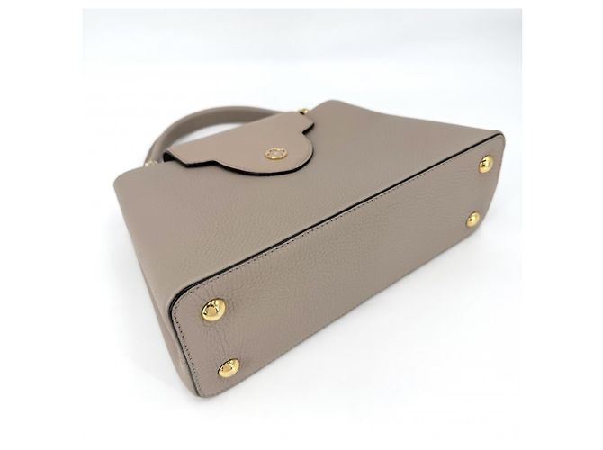 Borsa Louis Vuitton Capucines PM Beige - vista 3