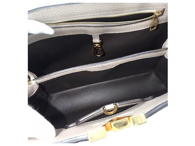 Borsa Louis Vuitton Capucines PM Beige - vista 4