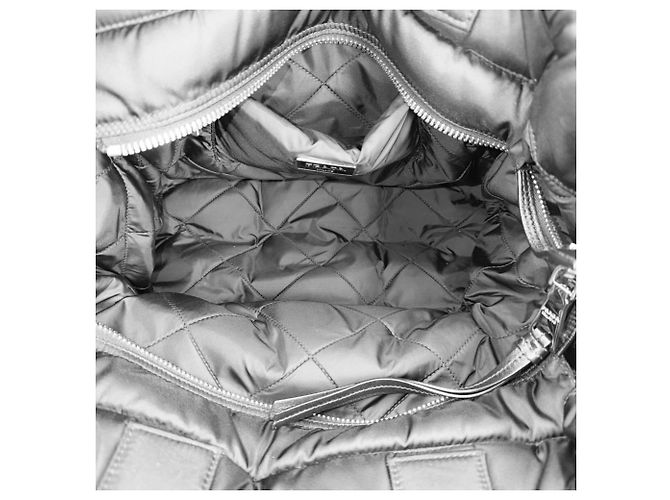 Tote Borsa Bomber con logo triangolo da donna Prada Nero - vista 5