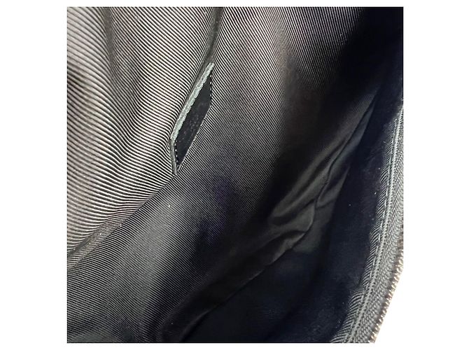 Borsa a tracolla Louis Vuitton Monogram Eclipse Discovery Bumbag Nero - vista 4