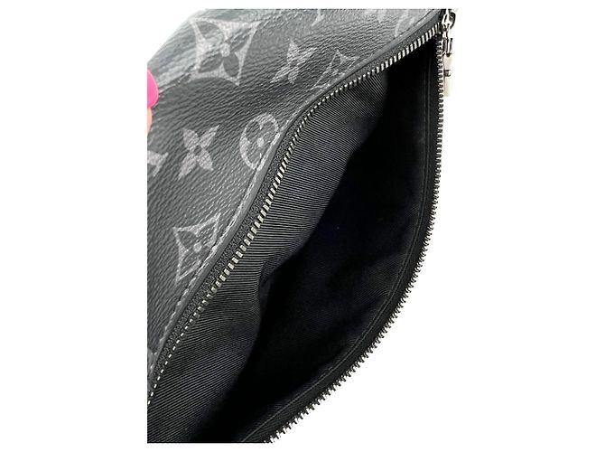 Borsa a tracolla Louis Vuitton Monogram Eclipse Discovery Bumbag Nero - vista 5