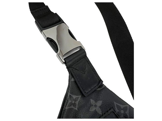 Borsa a tracolla Louis Vuitton Monogram Eclipse Discovery Bumbag Nero - vista 7