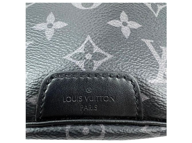Borsa a tracolla Louis Vuitton Monogram Eclipse Discovery Bumbag Nero - vista 8