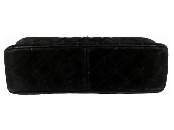 Borsa a tracolla Chanel Matelasse in scamosciato Nero - vista 3