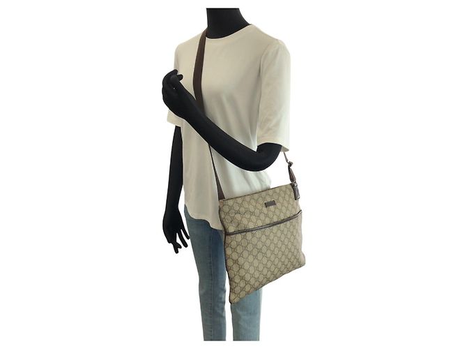 Borsa a tracolla Gucci in tela GG Supreme beige e marrone scuro - vista 7