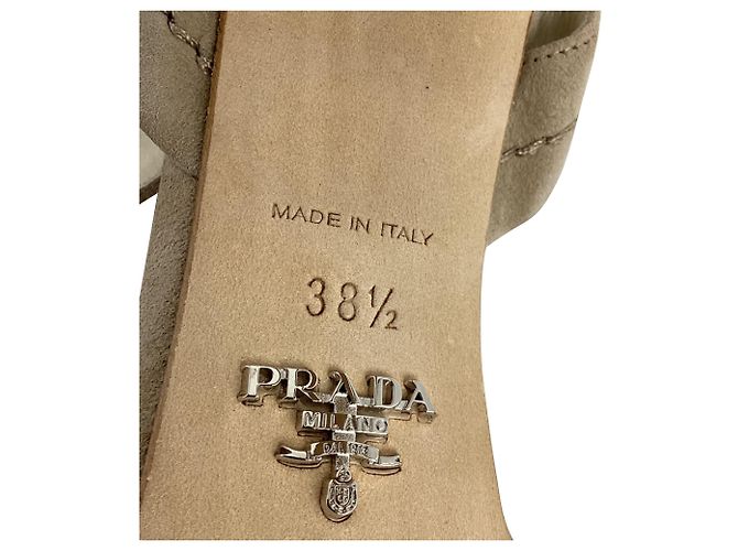 Sandales à plateforme avec bride à boucle Prada en daim beige - vue 10
