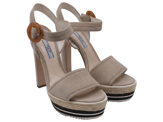 Sandales à plateforme avec bride à boucle Prada en daim beige - vue 3