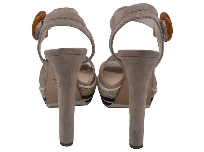 Sandales à plateforme avec bride à boucle Prada en daim beige - vue 4