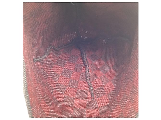 Berretto Louis Vuitton Damier in lana bordeaux Rosso Bordò - vista 5