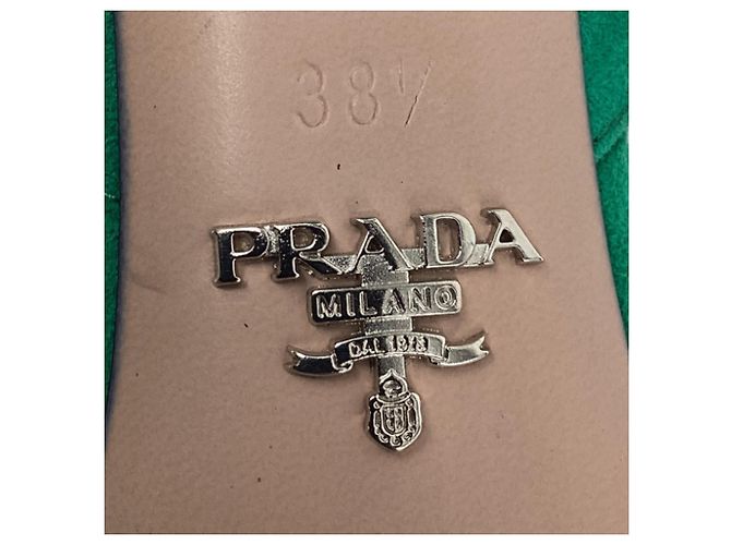 Sandali con tacco e cinturino alla caviglia Prada in scamosciato verde - vista 9