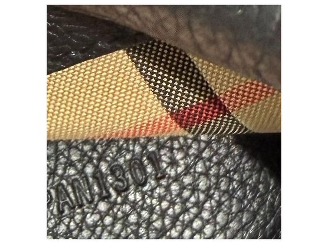 Borsa a tracolla Note in pelle di vitello granulata nera Burberry Nero - vista 6