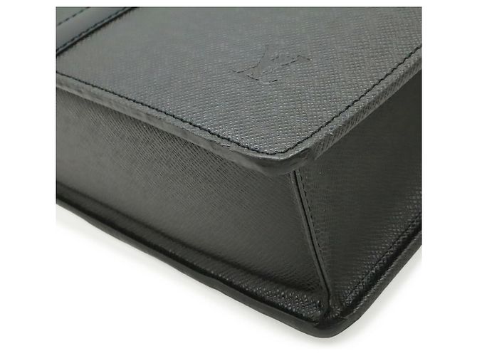 Valigetta Louis Vuitton Taiga Nero - vista 3