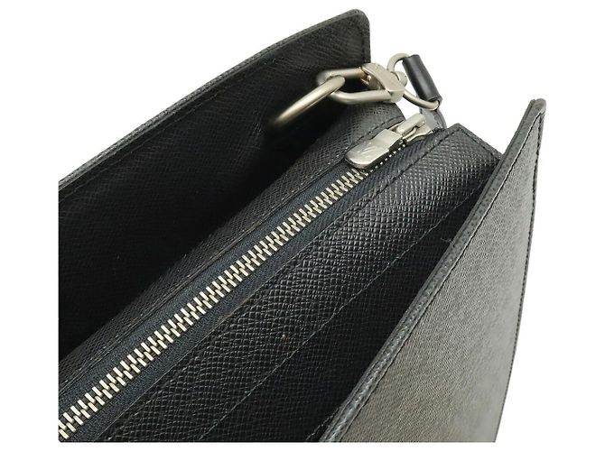 Valigetta Louis Vuitton Taiga Nero - vista 7