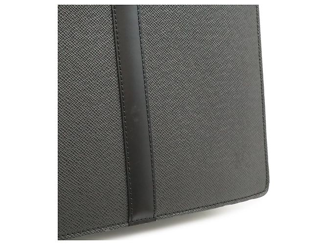 Valigetta Louis Vuitton Taiga Nero - vista 9