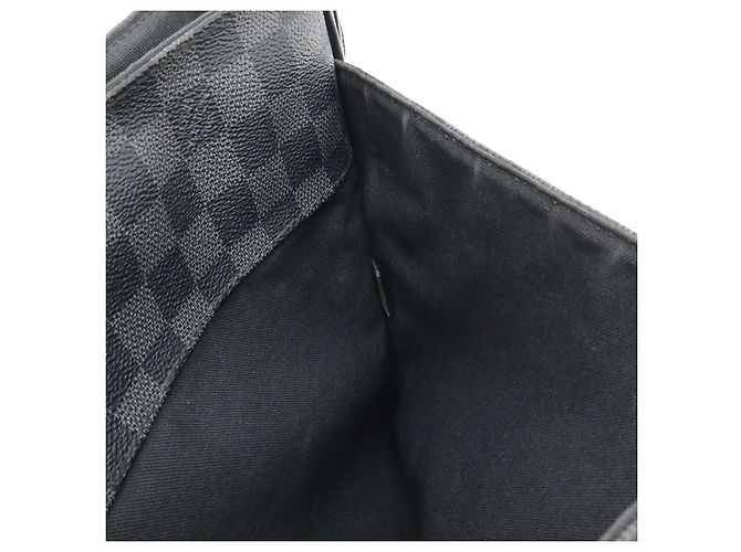 Borsa a tracolla Louis Vuitton District MM Damier Graphite Nero - vista 7