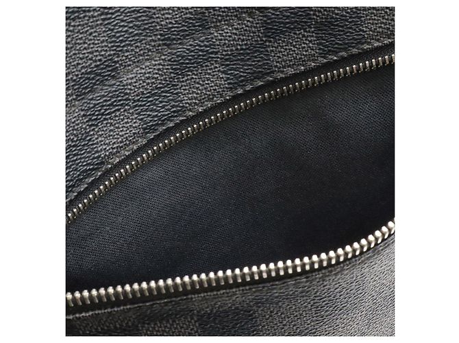 Borsa a tracolla Louis Vuitton District MM Damier Graphite Nero - vista 9