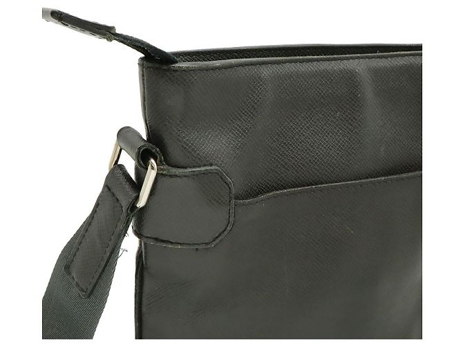 Borsa a tracolla Louis Vuitton Taiga Nero - vista 4