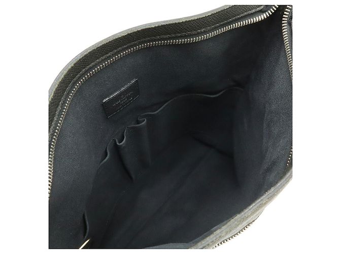 Borsa a tracolla Louis Vuitton Taiga Nero - vista 7