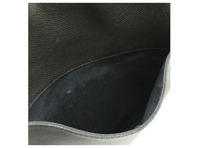 Borsa a tracolla Louis Vuitton Taiga Nero - vista 9