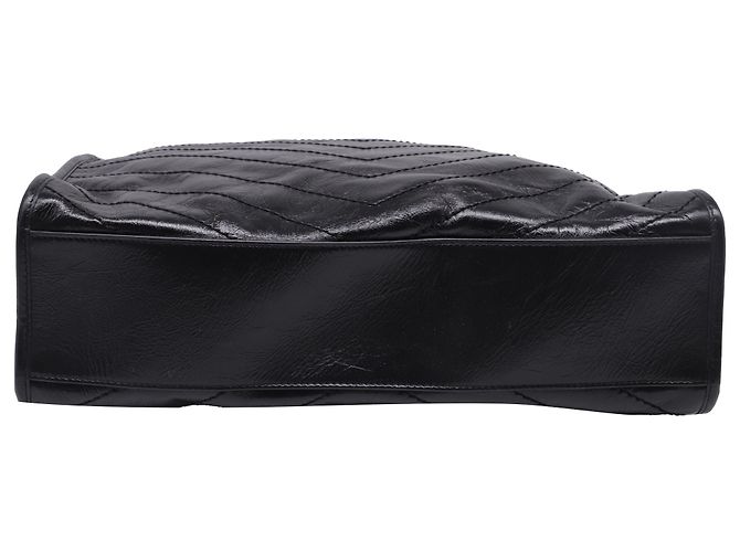 Niki Borsa Tote Saint Laurent Crinkled Matelasse Medium Monogram Nikki in pelle nera Nero - vista 5