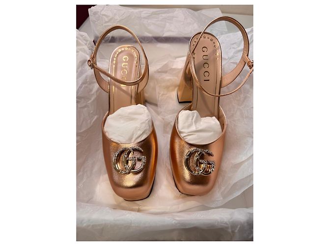 Gucci Sandali con Tacco in Pelle Oro Rosa D'oro - vista 3