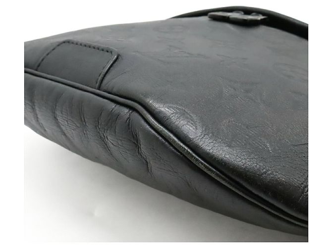 Marsupio Louis Vuitton Discovery Monogram Shadow Nero - vista 3