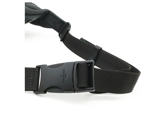 Marsupio Louis Vuitton Discovery Monogram Shadow Nero - vista 5