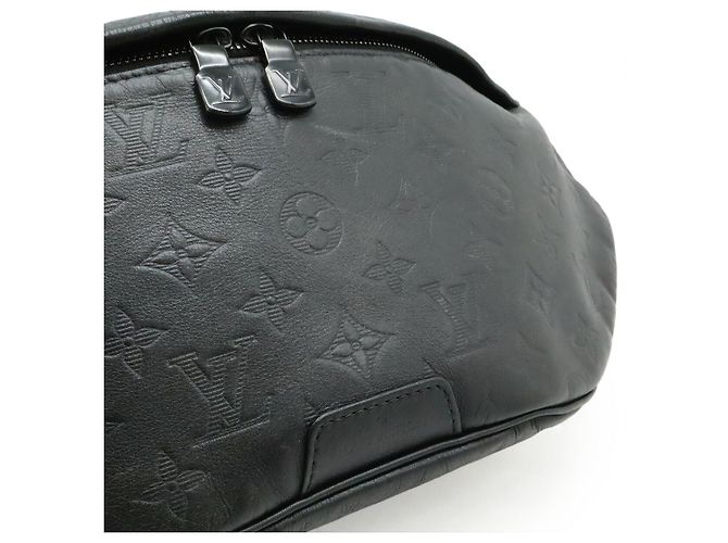 Marsupio Louis Vuitton Discovery Monogram Shadow Nero - vista 9
