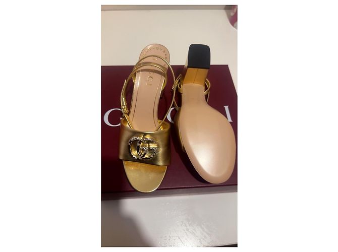 Gucci Sandali con tacco dorati GG Crystal D'oro - vista 4