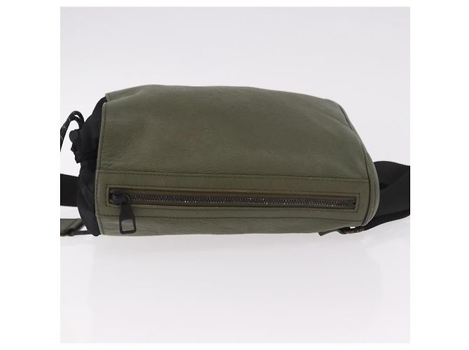 Borsa a tracolla Louis Vuitton Chalk Sling Monogram Shadow in pelle Verde - vista 4