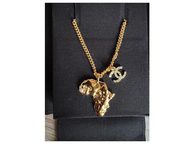 Collana Chanel Afrique Dorata con Perla e Logo CC D'oro - vista 2