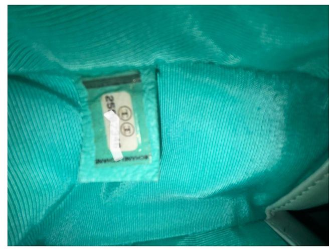 Chanel Boy Medium Flap Bag aus hellblau irisierendem Leder - Ansicht 6
