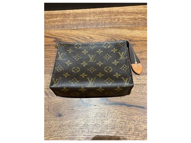 Louis Vuitton Monogram Toiletry 19 Marrone Monogramma - vista 11