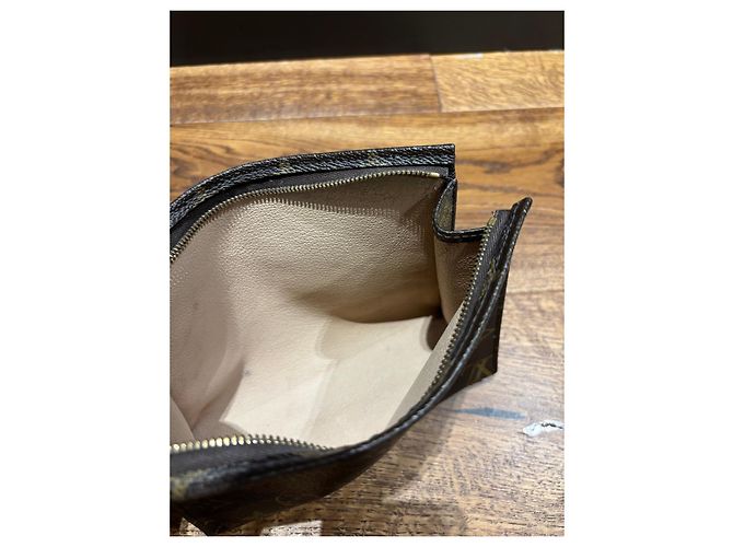 Louis Vuitton Monogram Toiletry 19 Marrone Monogramma - vista 4