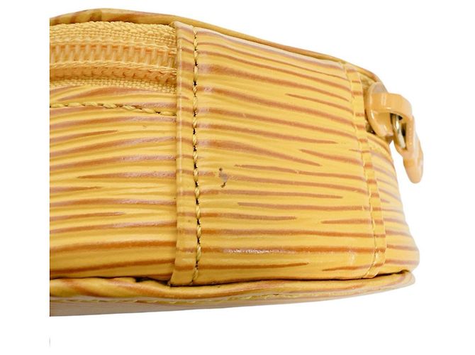 Pochette e porta gioielli in pelle Epi Louis Vuitton Giallo - vista 8