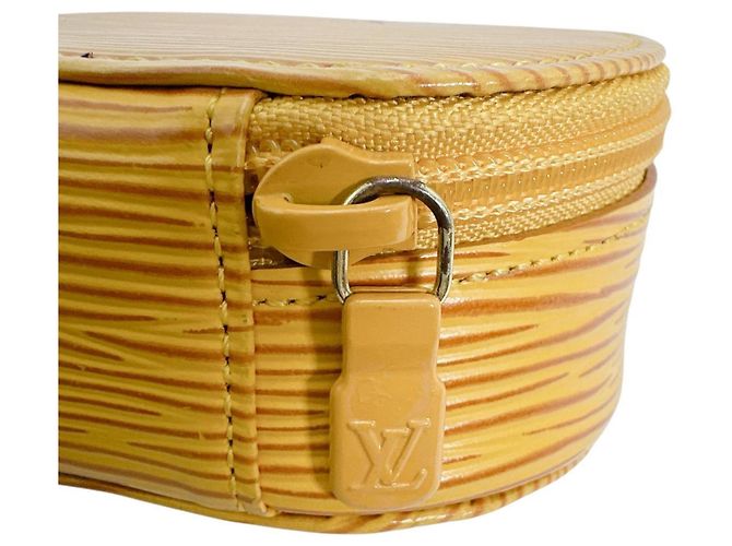 Pochette e porta gioielli in pelle Epi Louis Vuitton Giallo - vista 9