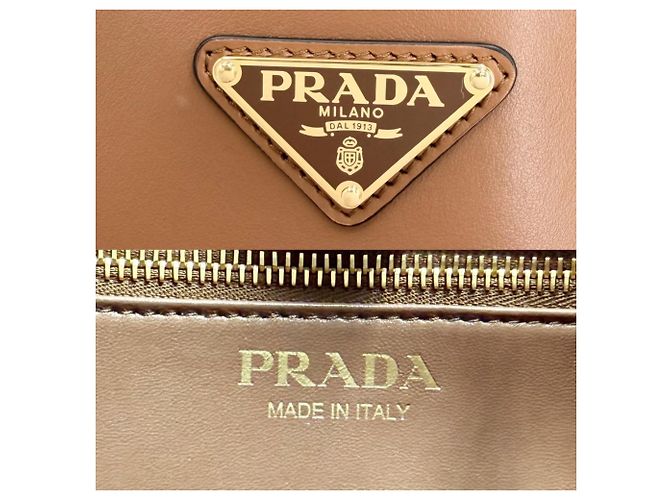 Borsa a tracolla in pelle marrone Prada - vista 5