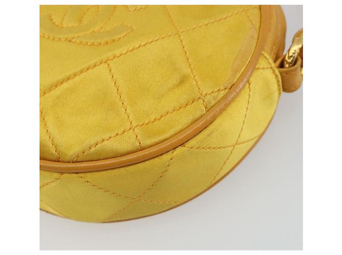 CHANEL Matelasse Shoulder Bag Satin Yellow Gold CC Auth 189501A D'oro Giallo - vista 10