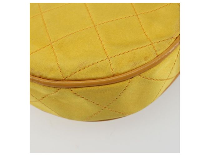 CHANEL Matelasse Shoulder Bag Satin Yellow Gold CC Auth 189501A D'oro Giallo - vista 12