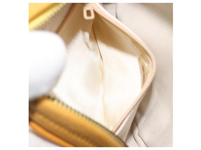 CHANEL Matelasse Shoulder Bag Satin Yellow Gold CC Auth 189501A D'oro Giallo - vista 20