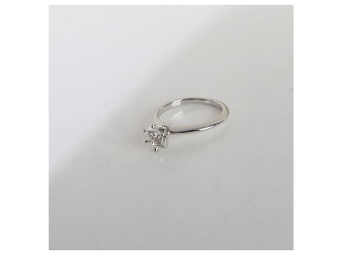 Tiffany & Co. Diamant-Verlobungsring mit Brillantschliff, 0,84 ct - Ansicht 6