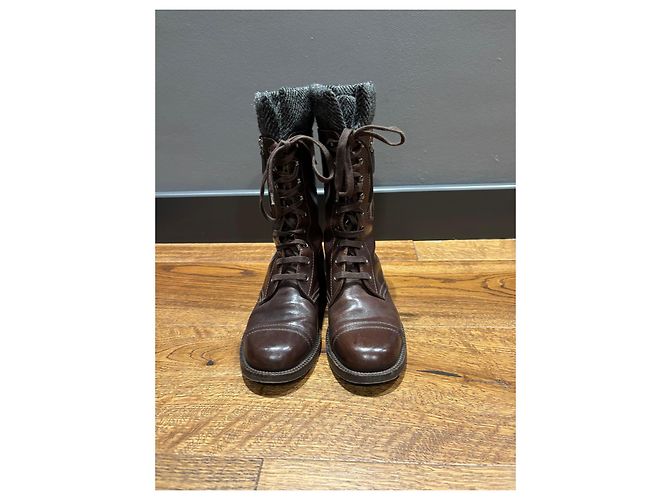 Botas de amarrar em couro marrom Chanel com punhos de tweed Cinza - vista 10
