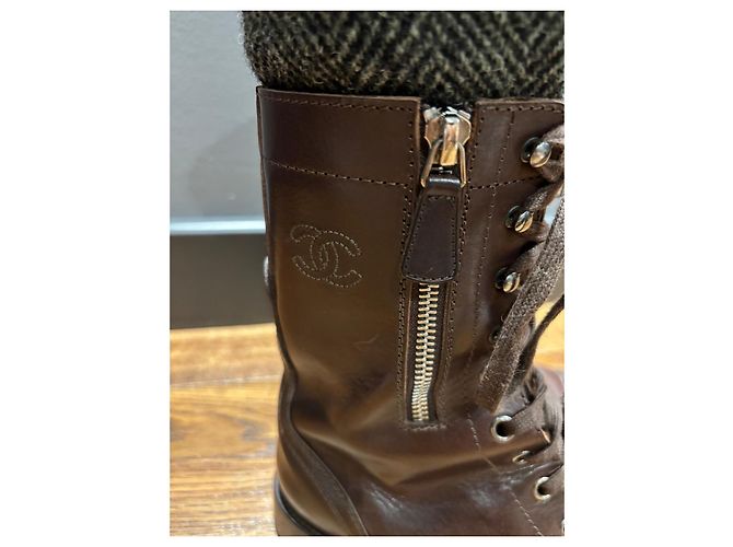 Botas de amarrar em couro marrom Chanel com punhos de tweed Cinza - vista 6